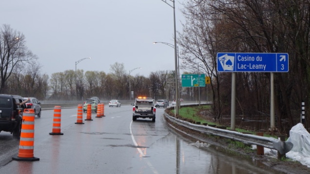 highway-autoroute-50-flooding-flood